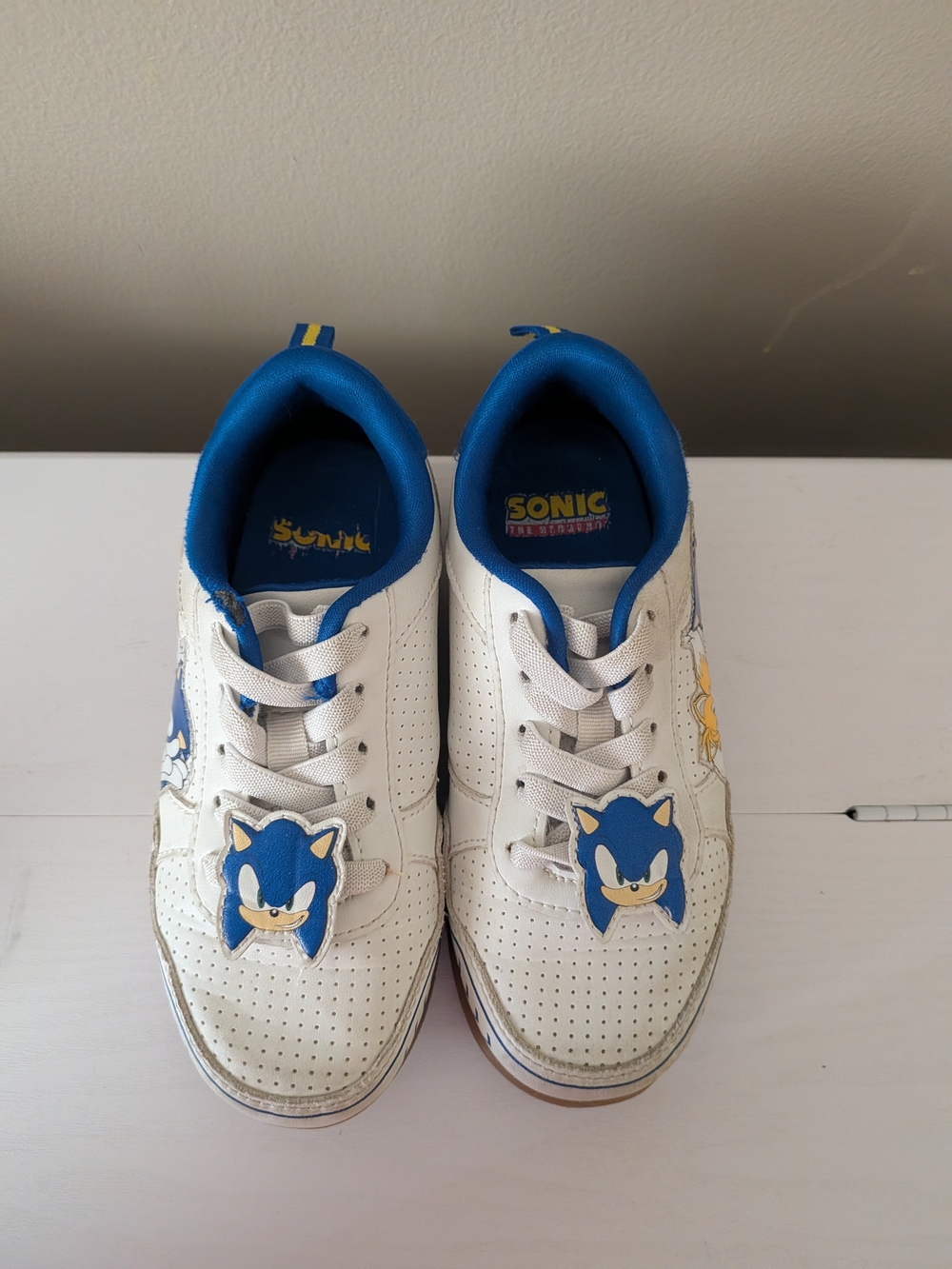 Sonic the Hedgehog tennis shoes sneakers Tails graphics boys Size 12 slip on